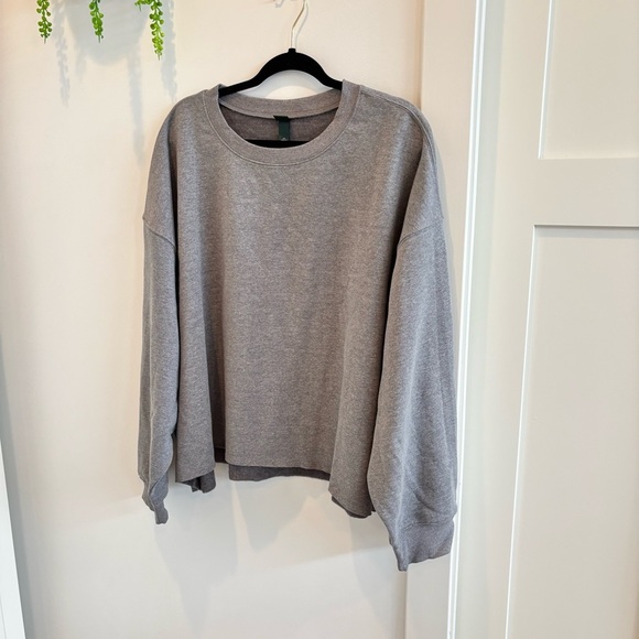 Wild Fable NWT Womens Plus Size Cropped Raw Hem Grey Crewneck Sweatshirt Size 4X - Picture 2 of 7